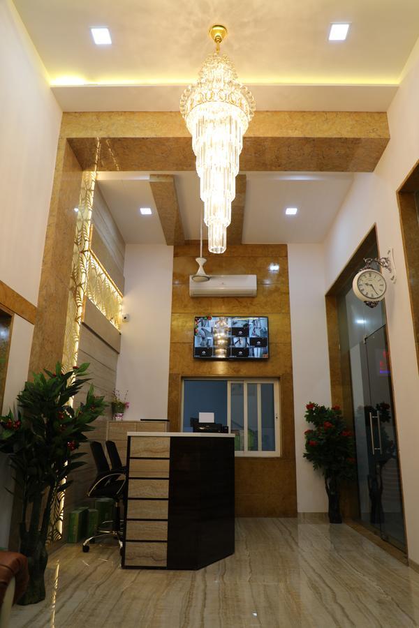Hotel Pearl Нави Мумбаи Экстерьер фото